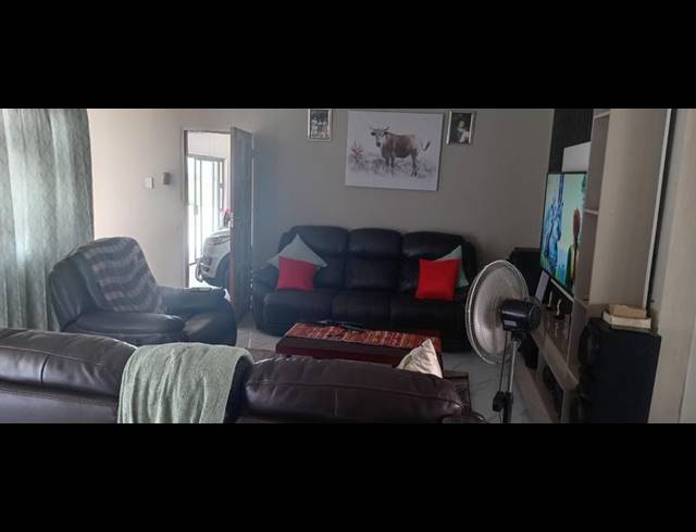 4 BEDROOM HOUSE FOR SALE IN NGWELEZANA